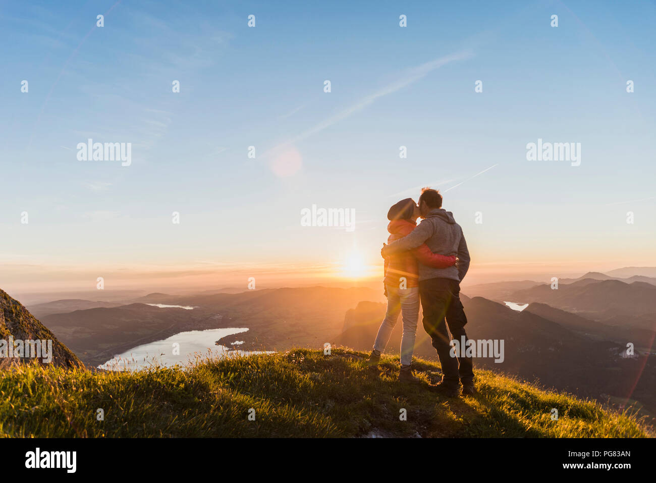 L'Autriche, Salzkammergut, sommet de la montagne, profitant de la vue Banque D'Images