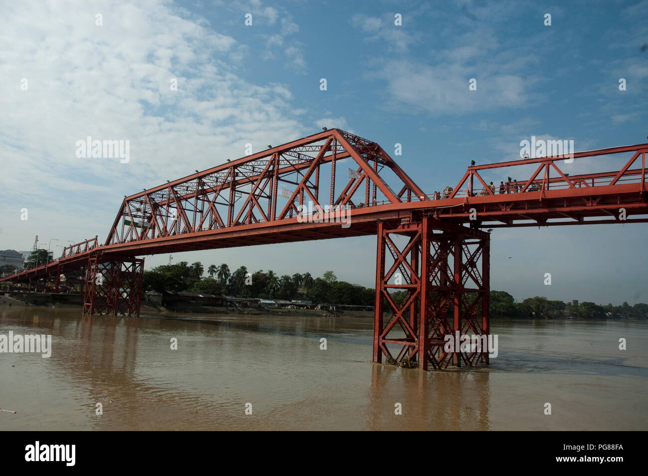 Kean Pont sur la rivière Surma. Il a été construit par Lord Michel Kin en 1936. Sylhet, Bangladesh. Banque D'Images
