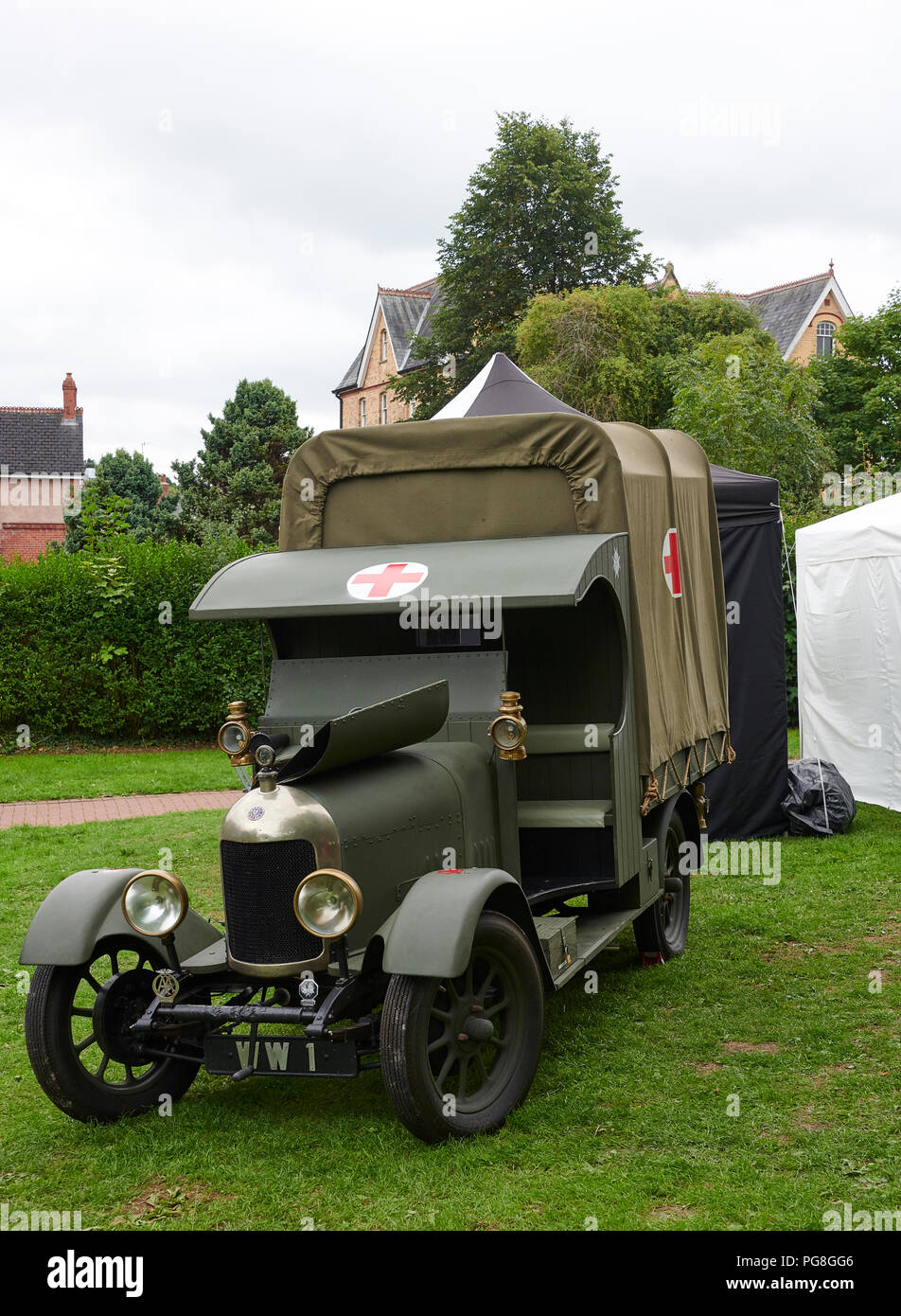 Llandrindod Wells, Powys, Pays de Galles, Royaume-Uni. 20 au 26 août 2018 . Au cours de l'Ambulance St Johns année du centenaire de la création de la Prieuré Saint Jean au Pays de Galles célèbreront l'événement à l'époque Victorienne Llandrindod Wells Festival avec leur Morris Ambulance. Credit : Phillip Thomas/Alamy Live News Banque D'Images