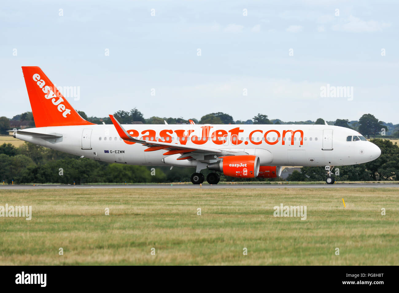 L'aéroport de Luton, Bedfordshire, Royaume-Uni. 24 août, 2018. Ce vol easyJet à Vienne du London Luton avait un retard de plus d'une heure avant le décollage. Credit : Nick Whittle/Alamy Live News Banque D'Images