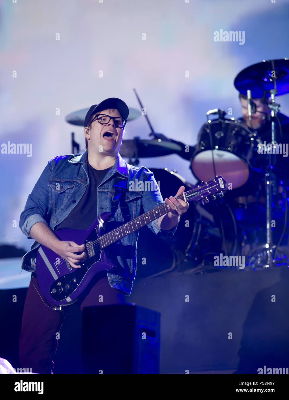 Le premier jour, le spectacle de garçon Fall Out se déroule sur la scène principale au Reading Festival 2018 Banque D'Images