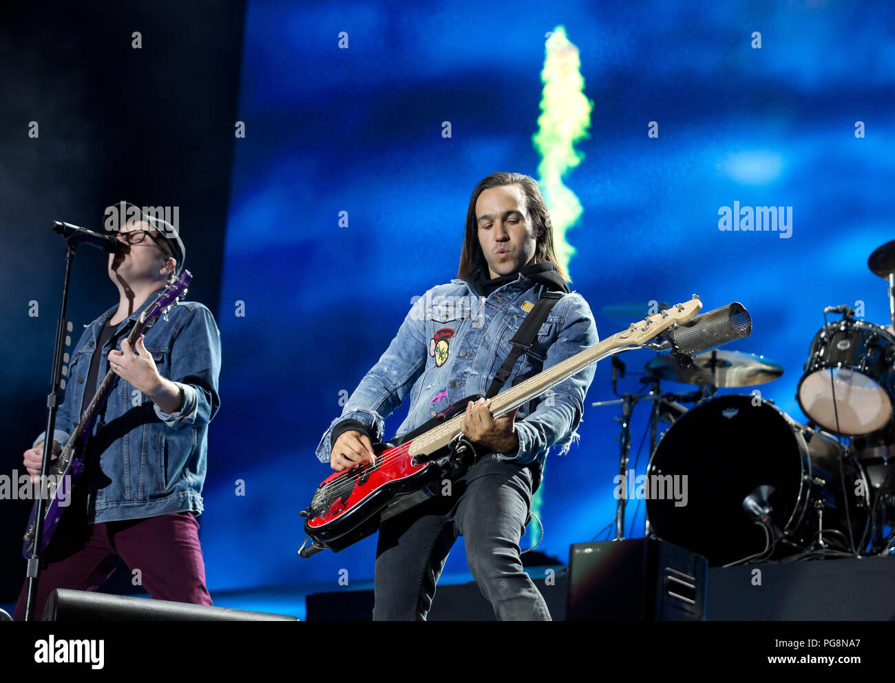 Le premier jour, le spectacle de garçon Fall Out se déroule sur la scène principale au Reading Festival 2018 Banque D'Images