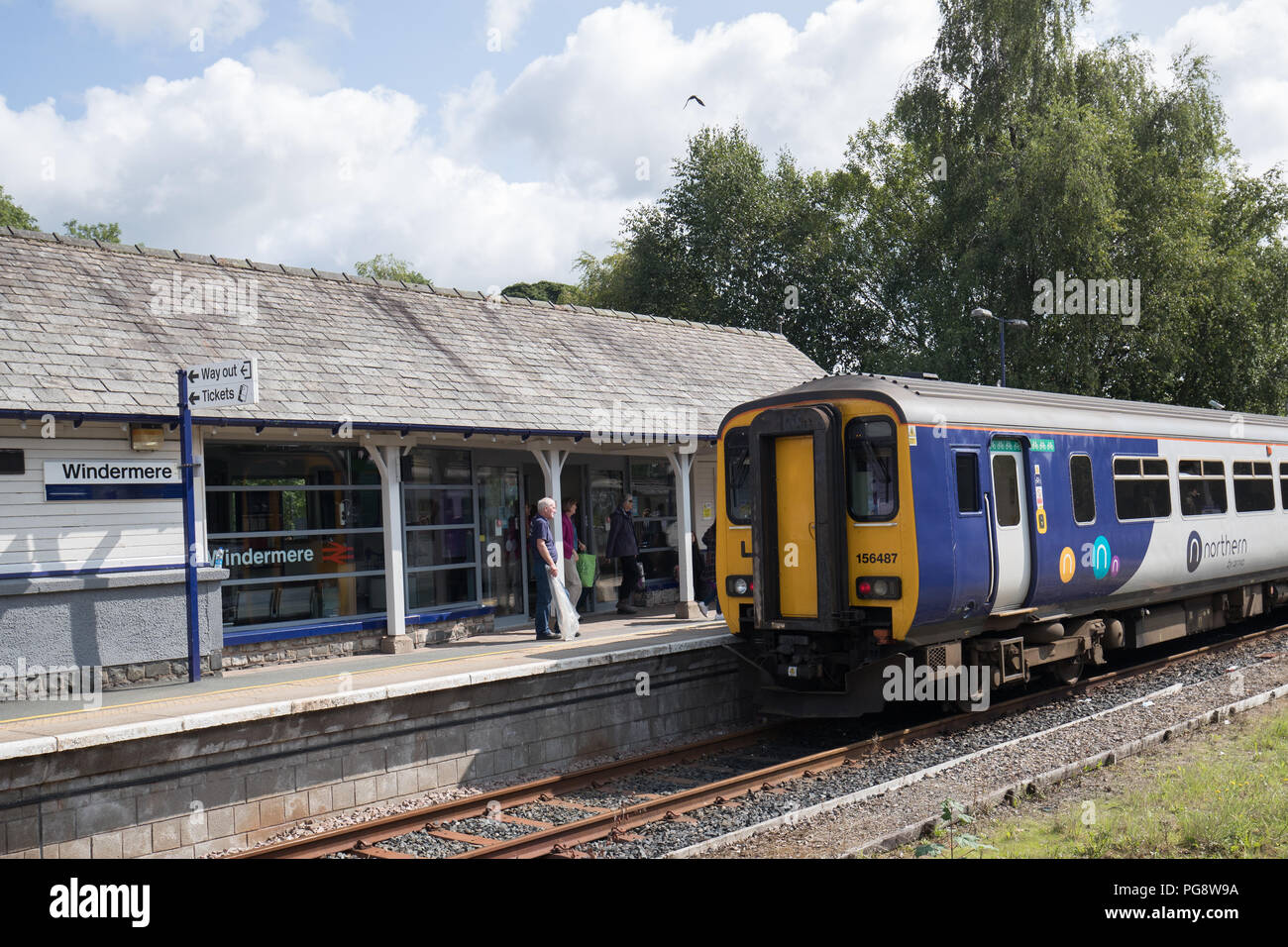 , Cumbria (Royaume-Uni). 25 août 2018. Northern Rail grève tous les samedis jusqu'à 29 SEPTEMBRE 2018 . À partir de la ligne de lacs Windermere à Oxenholme -dernier train arrivant avant le remplacement d'autobus service est utilisé pour couvrir les conducteurs de trains se casse .En Train ses 22 minutes -par 40 minutes de bus de remplacement:Crédit Gordon Shoosmith/Alamy Live News Banque D'Images