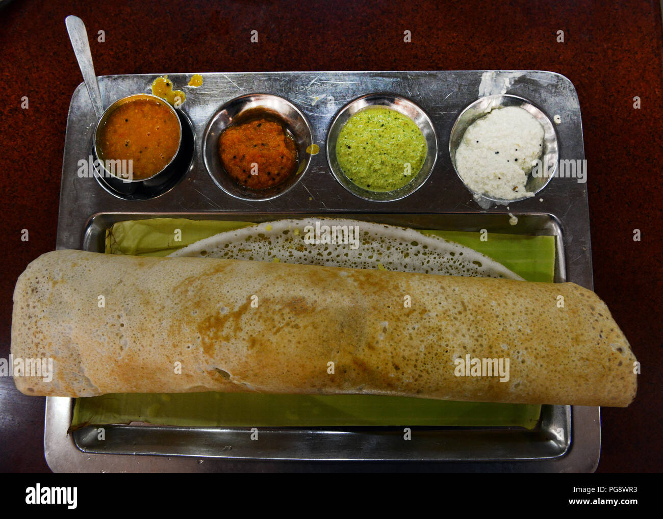 Masala Dosa avec sauce chutney et Sambar ( soupe de lentilles ) Banque D'Images