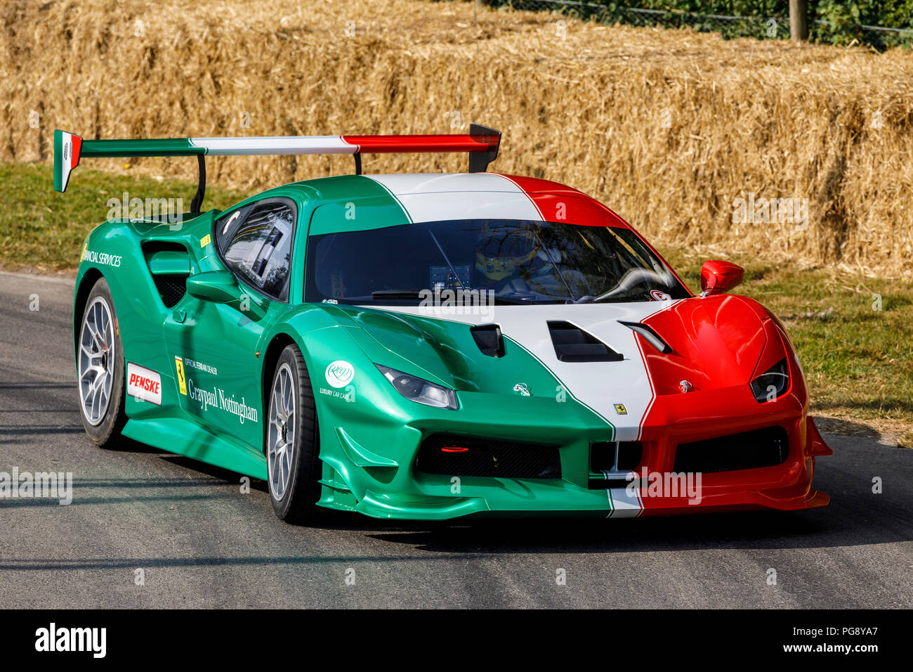 2018 Ferrari 488 Challenge mené par Ray Grimes au Goodwood Festival of Speed 2018, Sussex, UK. Banque D'Images