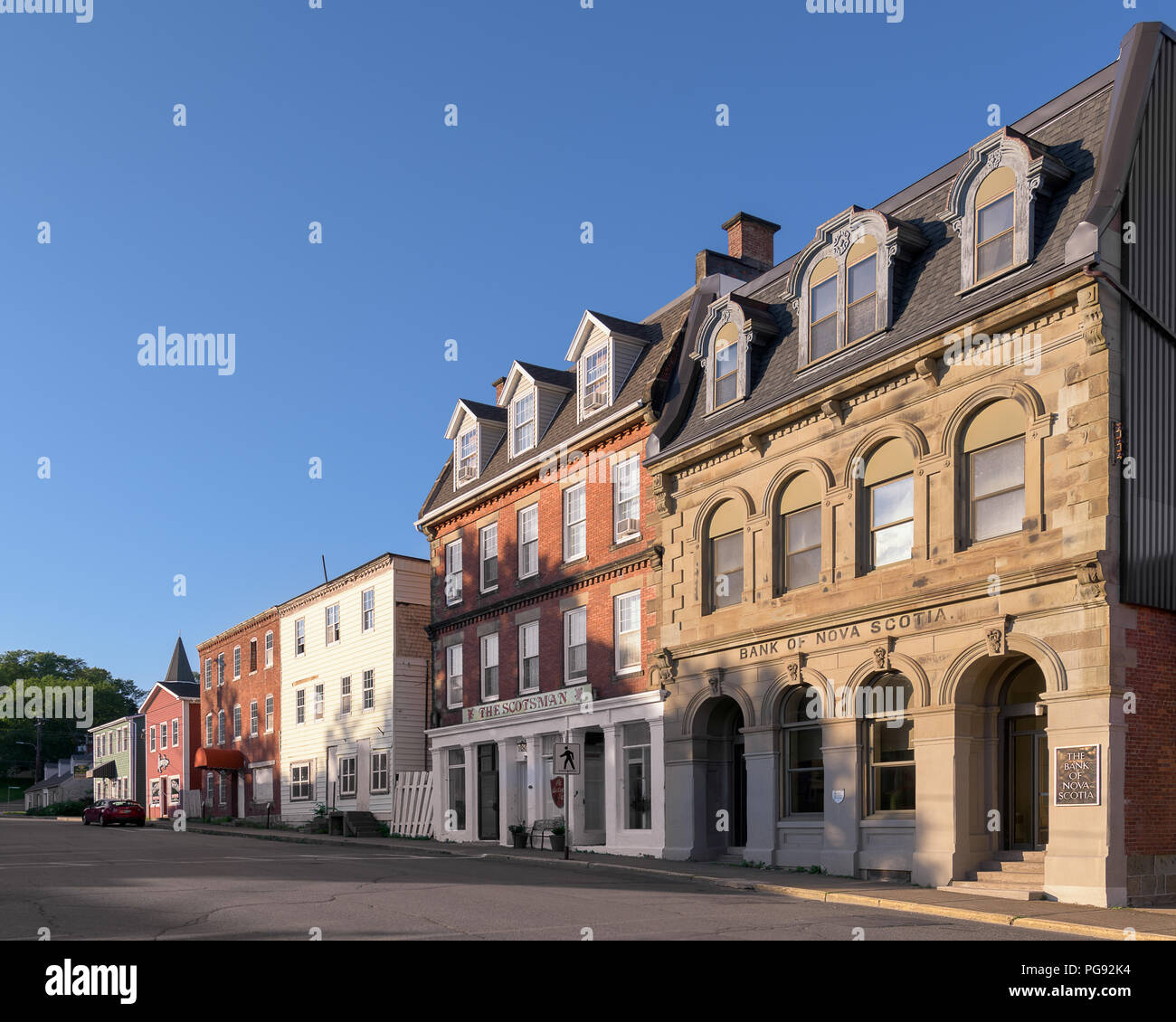 La Banque de Nouvelle-Écosse et The Scotsman Inn sur la rue Coleraine à Pictou, Nouvelle-Écosse Banque D'Images La Banque de Nouvelle-Écosse et The Scotsman Inn sur la rue Coleraine à Pictou, Nouvelle-Écosse Banque D'Images