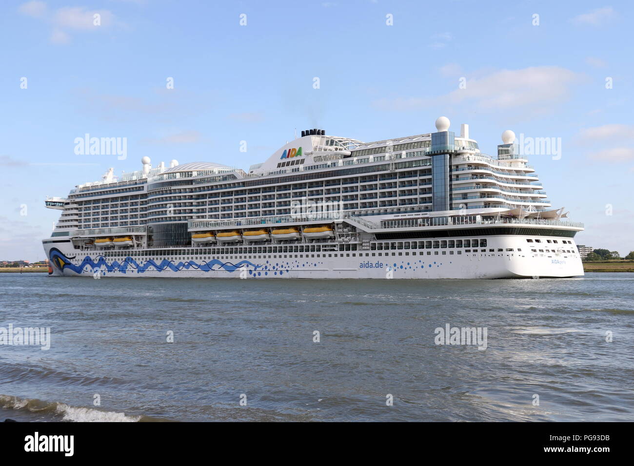 Le navire de croisière AIDAperla quitte le port de Rotterdam le 13 juillet 2018. Banque D'Images