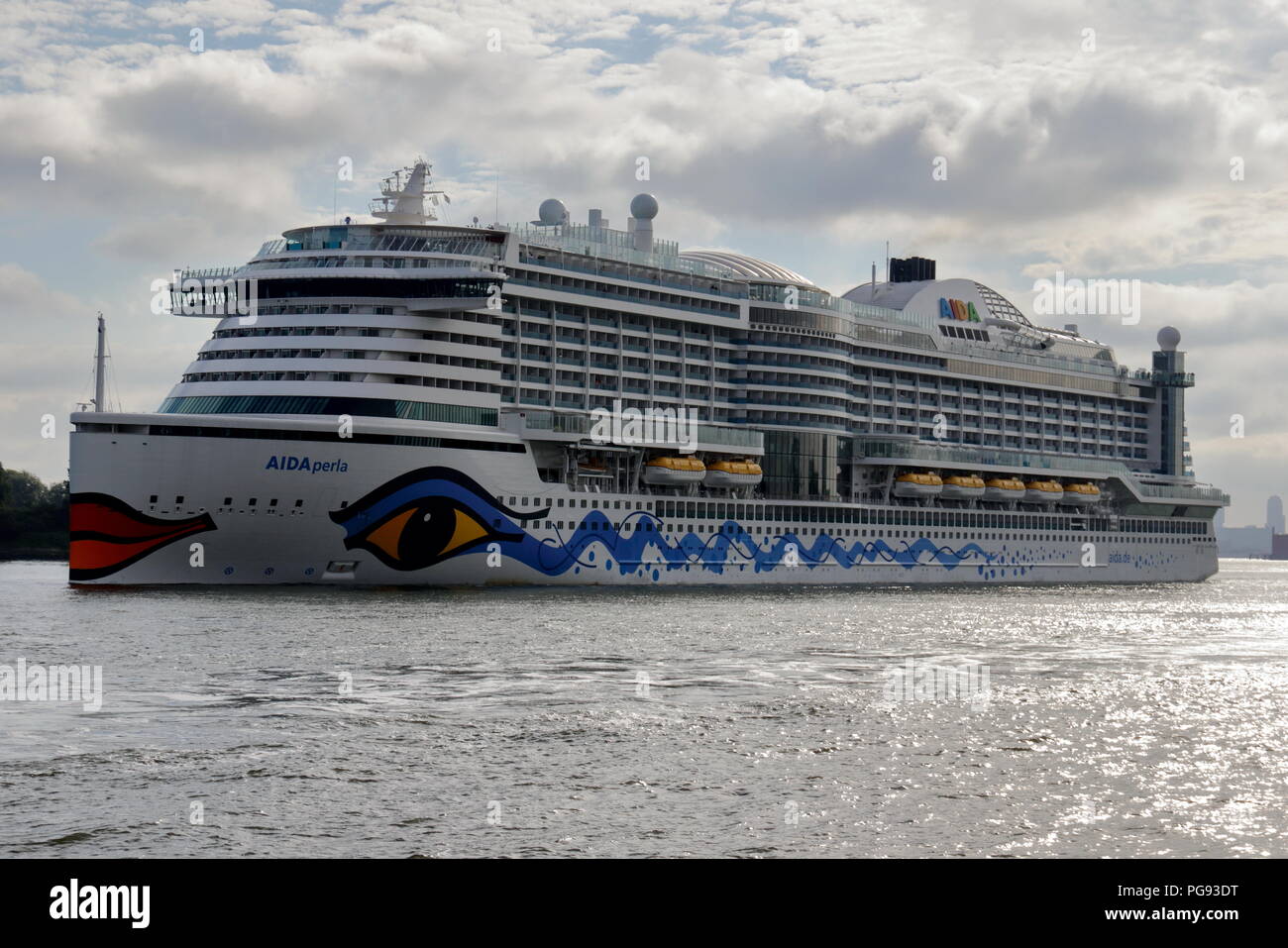 Le navire de croisière AIDAperla quitte le port de Rotterdam le 13 juillet 2018. Banque D'Images