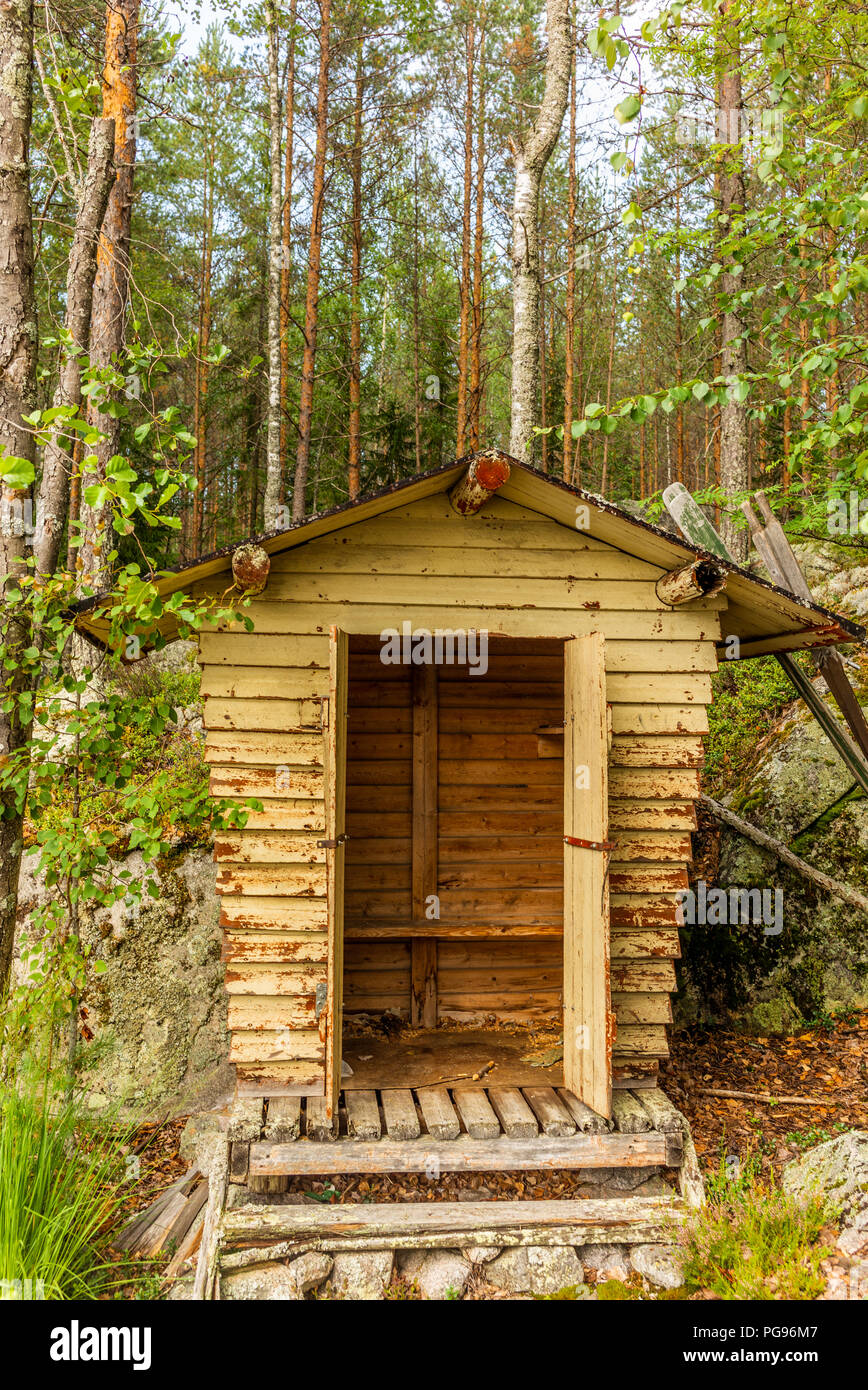 Deatil d'une vieille cabane en bois modification sur la rive du lac de Saimaa en Finlande - 1 Banque D'Images