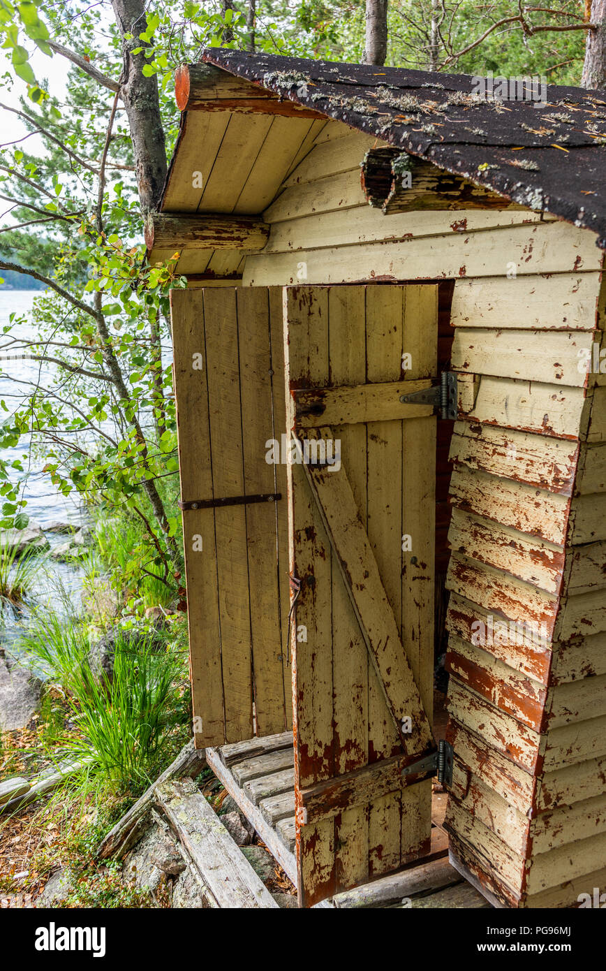 Deatil d'une vieille cabane en bois modification sur la rive du lac de Saimaa en Finlande - 3 Banque D'Images