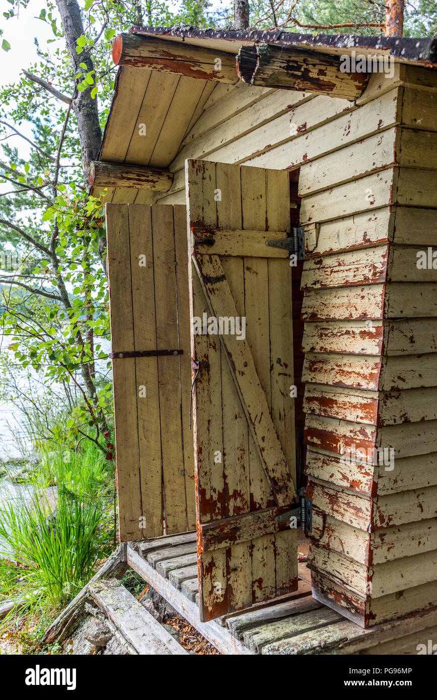 Deatil d'une vieille cabane en bois modification sur la rive du lac de Saimaa en Finlande - 4 Banque D'Images