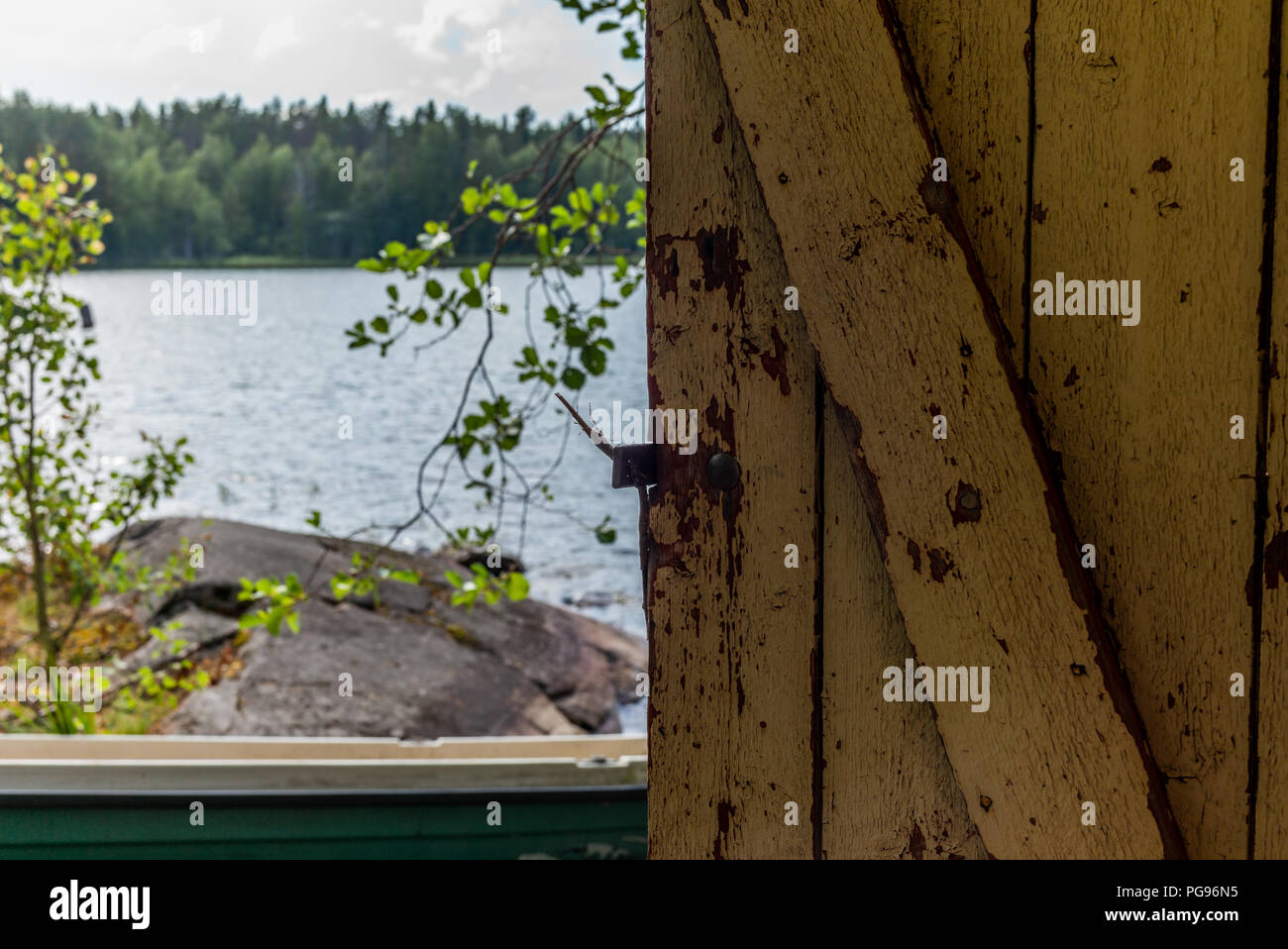 Deatil d'une vieille cabane en bois modification sur la rive du lac de Saimaa en Finlande - 7 Banque D'Images