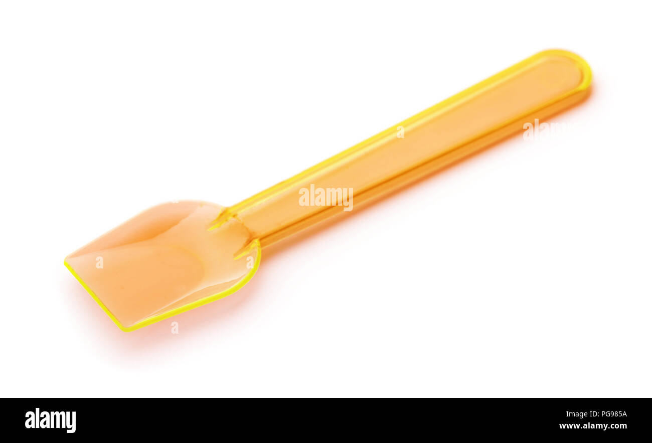 Cuillère à glace en plastique orange isolated on white Banque D'Images