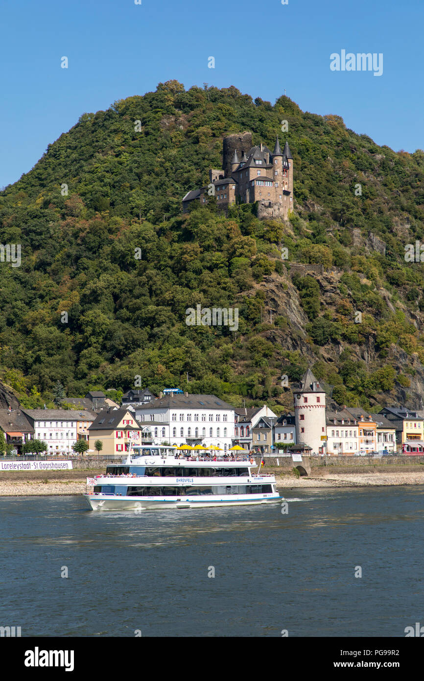 Château Katz, au-dessus de St Goarshausen, Rheingau, dans le patrimoine mondial de l'UNESCO, la Vallée du Haut-Rhin moyen river cruise ship, Banque D'Images