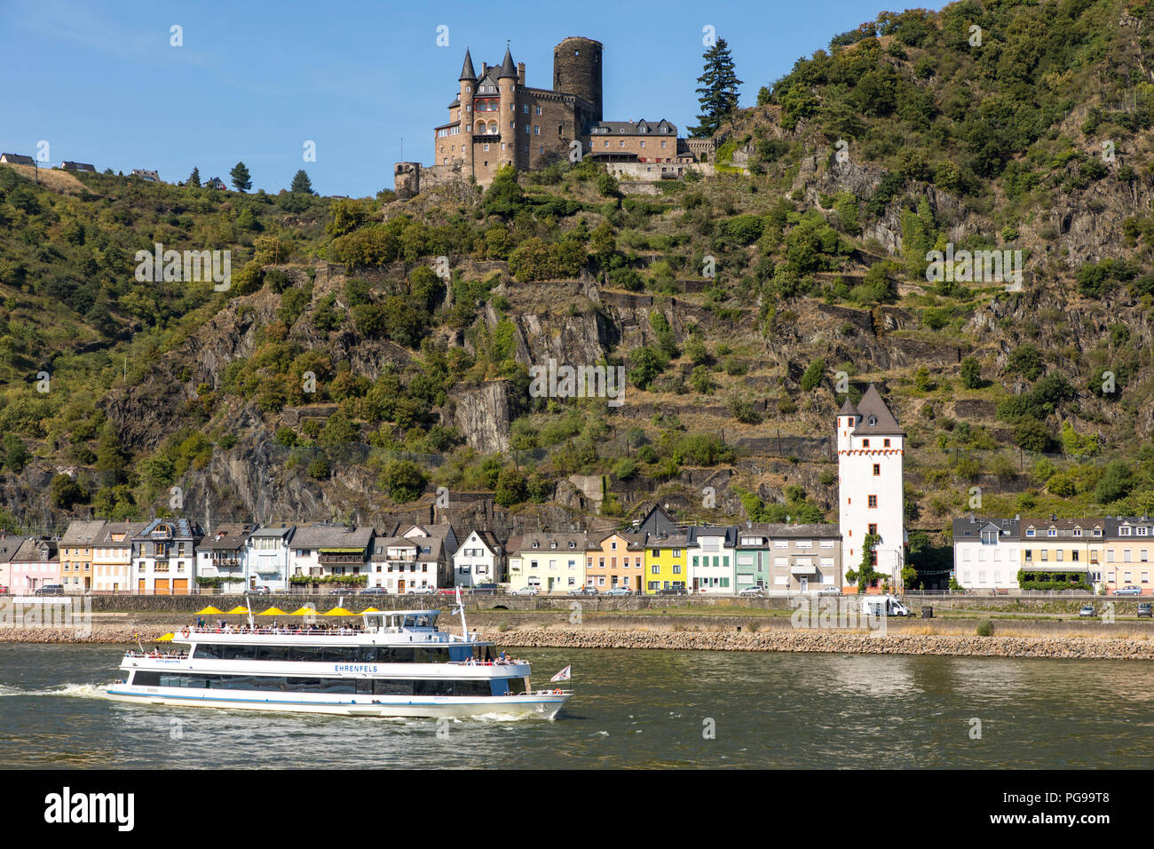 Château Katz, au-dessus de St Goarshausen, Rheingau, dans le patrimoine mondial de l'UNESCO, la Vallée du Haut-Rhin moyen river cruise ship, Banque D'Images