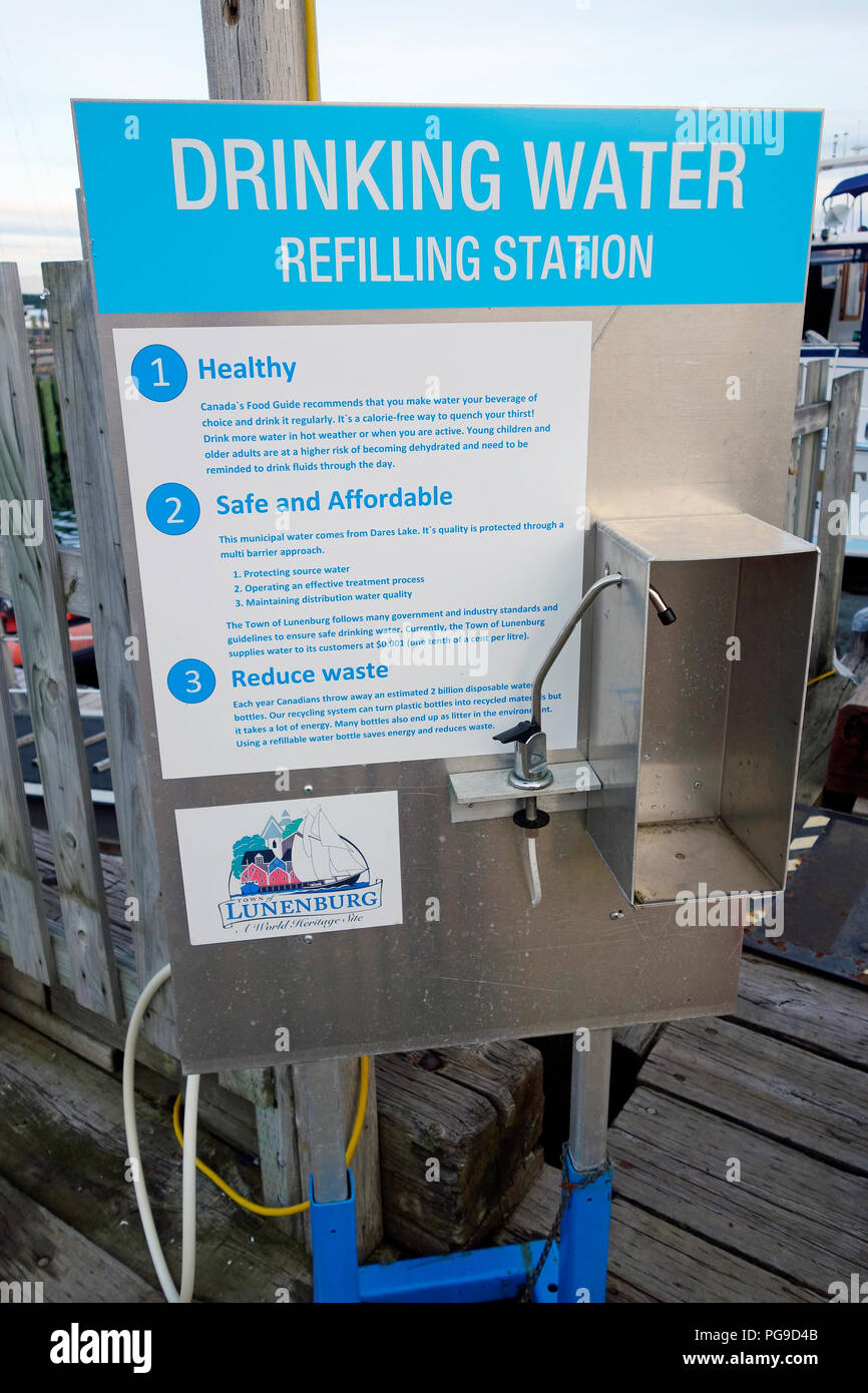 Station de remplissage de bouteilles d'eau potable Banque D'Images