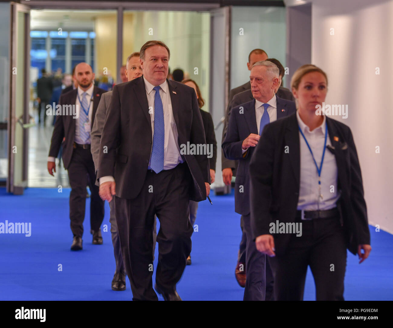 La secrétaire d'État des États-Unis, Michael R. Pompeo participe à une réunion bilatérale avec le président de l'Azerbaïdjan Ilham Aliyev à Bruxelles, Belgique le 12 juillet 2018. Banque D'Images