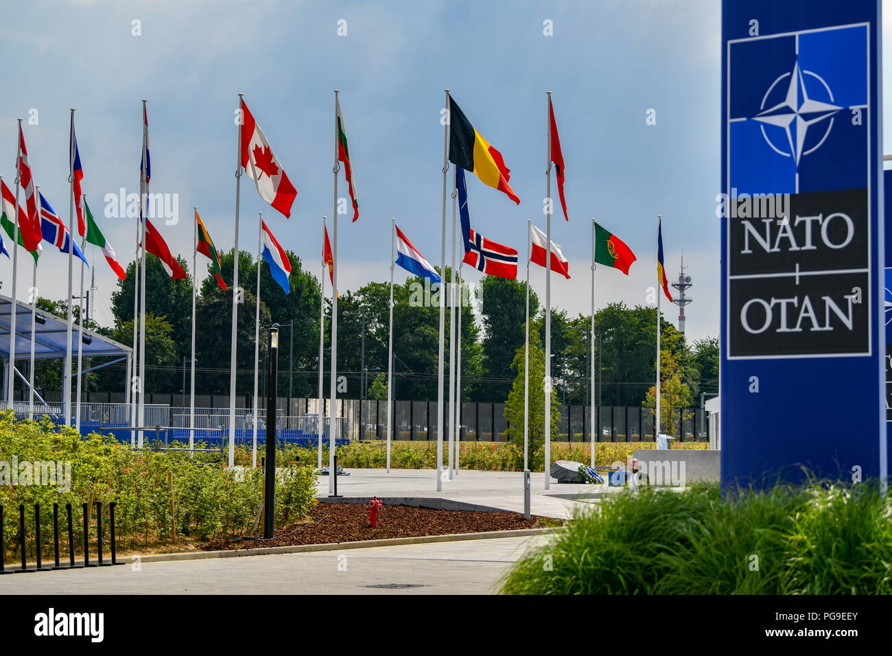 Siège de l'OTAN en tant que secrétaire d'État des États-Unis, Michael R. Pompeo quitte le sommet de l'OTAN à Bruxelles, Belgique le 12 juillet 2018. Banque D'Images