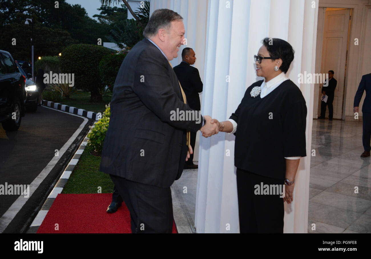 Secrétaire d'État Michael R. Pompeo se réunit avec le Ministre indonésien des affaires étrangères Marsudi Retno, à Jakarta, Indonésie, le 4 août 2018. Banque D'Images