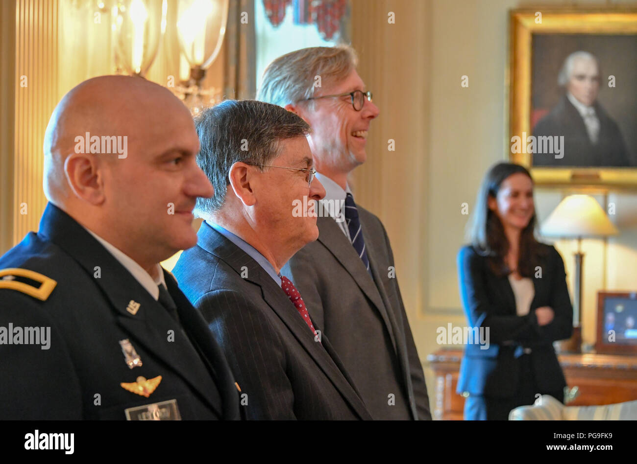 Pompeo secrétaire officie la cérémonie d'assermentation de l'Ambassadeur James F. Jeffrey comme représentant spécial pour la Syrie, de l'engagement du Ministère d'État le 17 août 2018. Banque D'Images