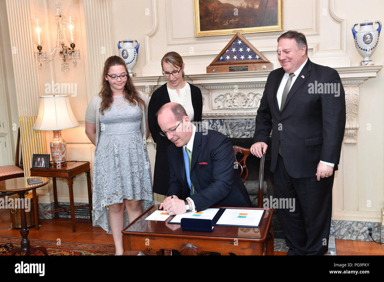 Pompeo secrétaire officie la cérémonie d'assermentation de M. Christopher A. Ford comme secrétaire d'Etat adjoint pour la sécurité internationale et la non-prolifération au département d'Etat, 20 août 2018. Banque D'Images