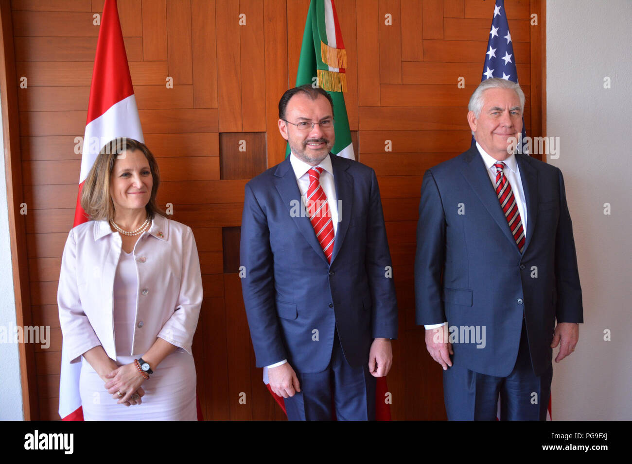 La secrétaire d'État des États-Unis, Rex Tillerson pose pour une photo avec le Ministre des affaires étrangères du Canada Chrystia Freeland et secrétaire des Affaires étrangères du Mexique, Luis Videgaray avant leur conférence de presse commune dans la ville de Mexico, Mexique, le 2 février 2018. Banque D'Images