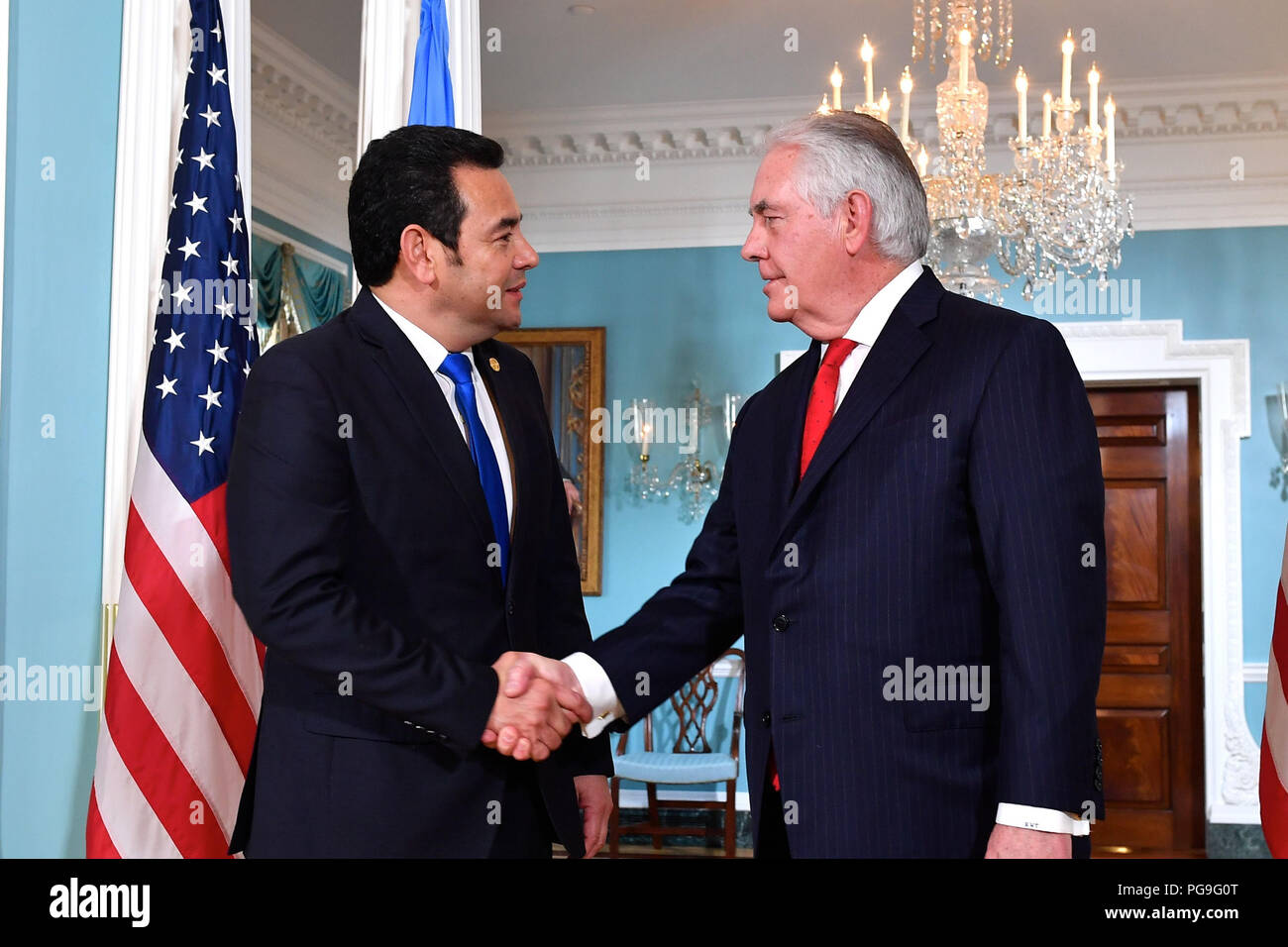 La secrétaire d'État des États-Unis, Rex Tillerson rencontre le président du Guatemala, Jimmy Morales au département d'État des États-Unis à Washington, D.C., le 8 février 2018. Banque D'Images