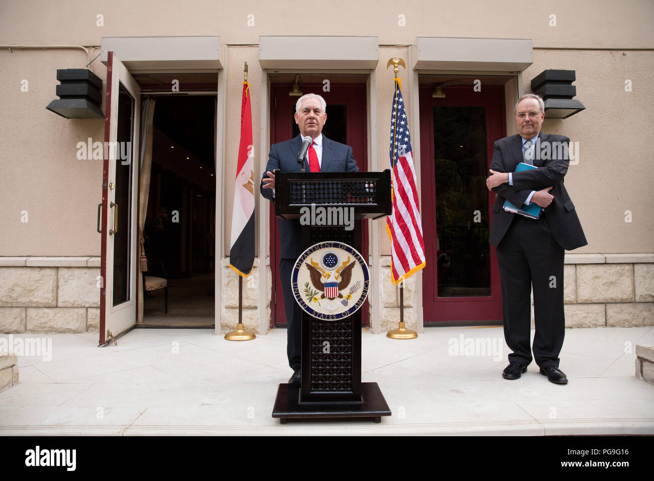 La secrétaire d'État des États-Unis, Rex Tillerson traite de l'ambassade des États-Unis au Caire, le personnel du Caire en Égypte le 12 février 2018. Banque D'Images