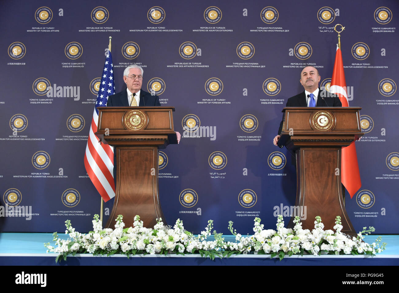 La secrétaire d'État des États-Unis, Rex Tillerson participe à une disponibilité de presse conjointe avec le Ministre turc des affaires étrangères, Mevlüt Çavusoğlu à Ankara (Turquie), le 16 février 2018. Banque D'Images