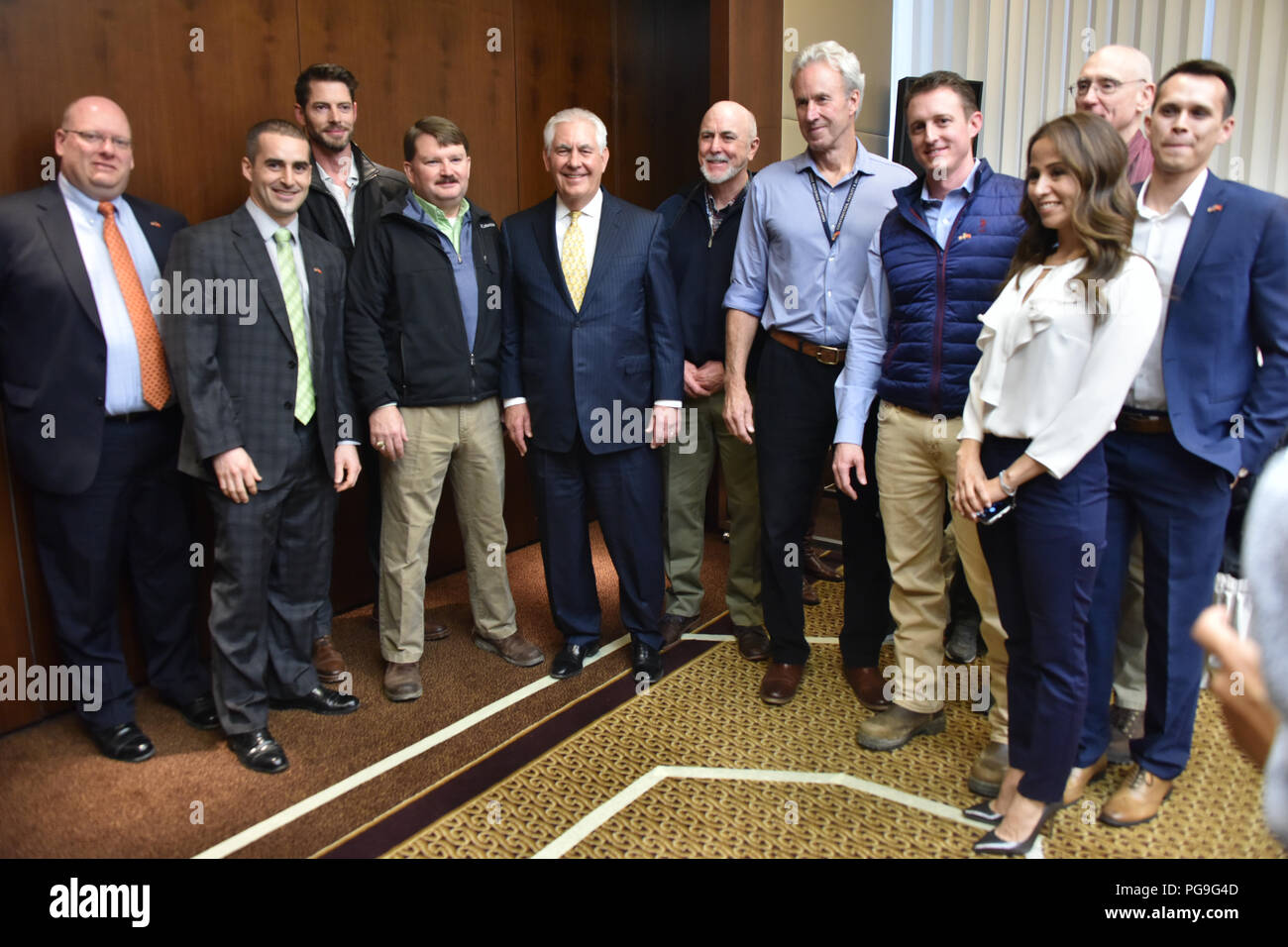La secrétaire d'État des États-Unis, Rex Tillerson pose pour une photo avec les membres du personnel de l'ambassade des Etats-Unis à Ankara, Turquie le 16 février 2018. Banque D'Images