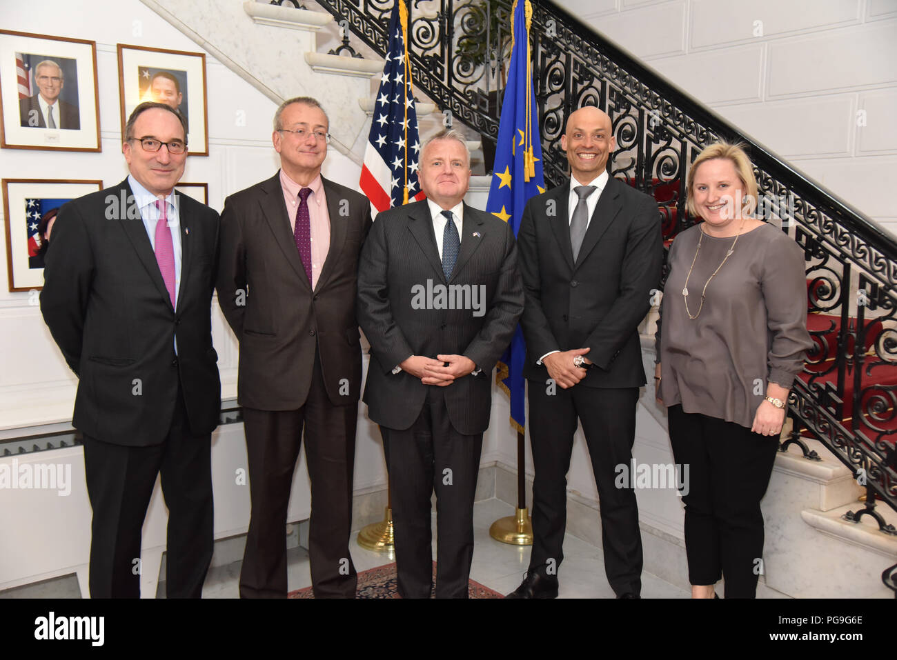 Sous-secrétaire d'État John Sullivan (milieu) rencontre (G à D) Mission des États-Unis à l'Union européenne chargé d'Affaires Adam Shub, Service européen d'Action Extérieure (SEAE) Secrétaire général adjoint Pedro Serrano, Secrétaire adjoint de l'OTAN pour les affaires politiques et la politique de sécurité James Appathurai et Mission Américaine à l'OTAN Sous-chef de Mission Julie Fisher, à la Mission américaine auprès de l'UE à Bruxelles, Belgique le 23 février 2018. Banque D'Images