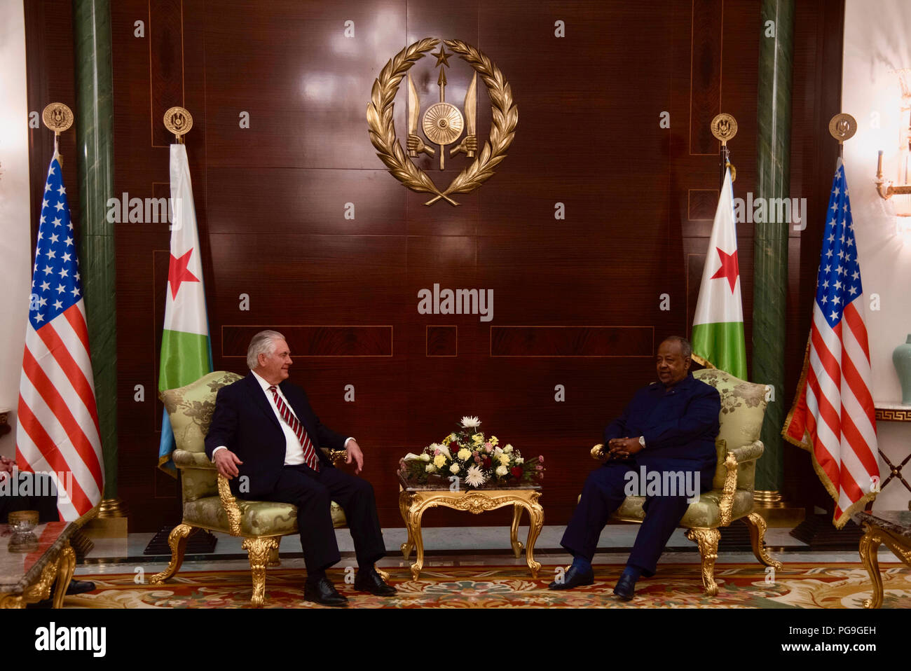 La secrétaire d'État des États-Unis, Rex Tillerson rencontre le Président djiboutien Ismail Omar Guelleh, au palais présidentiel à Djibouti, Djibouti le 9 mars. En 2018. Banque D'Images