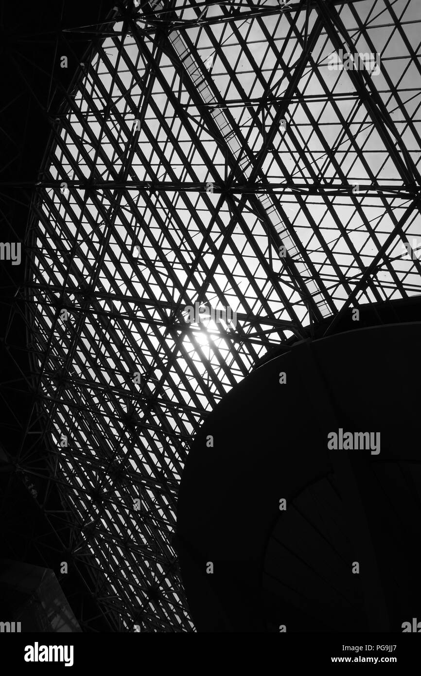 Lucarne - résumé fond architectural avec l'espace pour le texte. Image en noir et blanc Banque D'Images