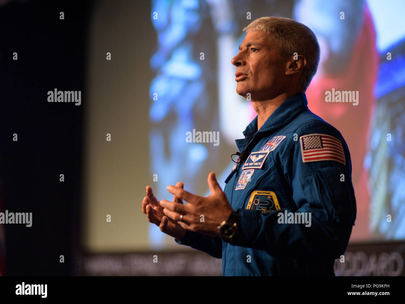 L'astronaute de la NASA Mark Vande Hei parle de son temps à bord de la Station spatiale internationale, le vendredi 15 juin 2018 au siège de la NASA à Washington. Vande Hei et astronaute Joe Acaba répond aux questions de l'auditoire et a parlé de leurs expériences à bord de la Station spatiale internationale pour 168 jours dans le cadre d'Expedition 53 et 54. Banque D'Images