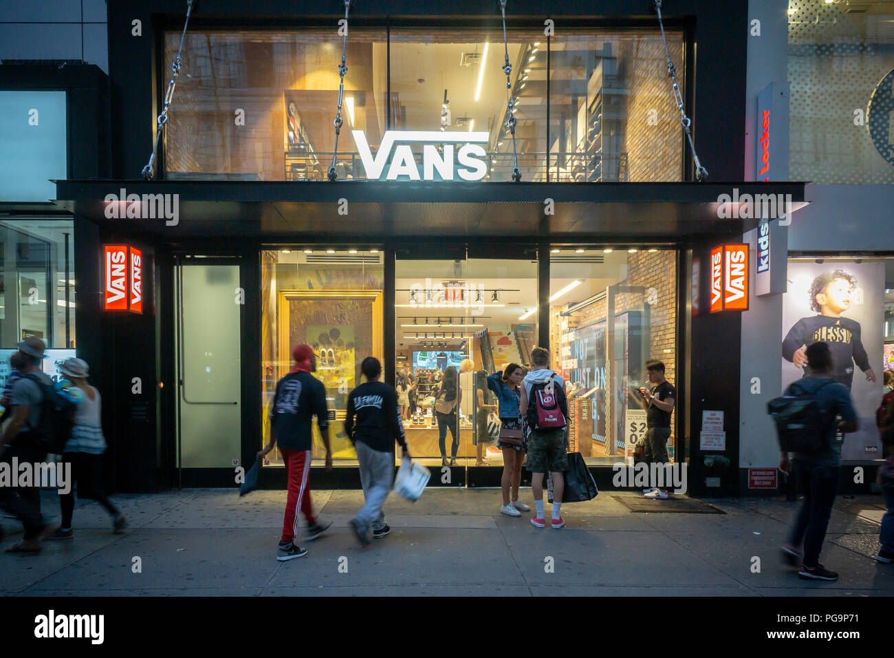 Magasin vans marque avenue store