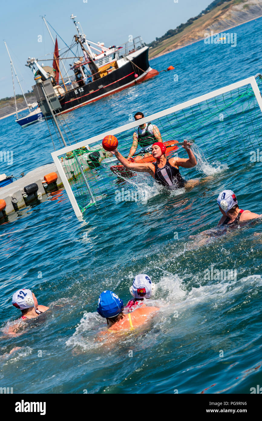 L'eau de mer Splash Lyme Polo Championships Banque D'Images