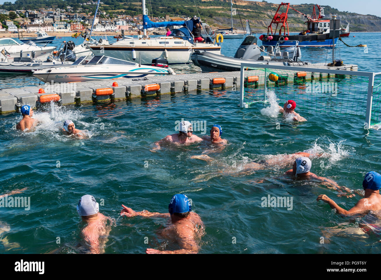 L'eau de mer Splash Lyme Polo Championships Banque D'Images