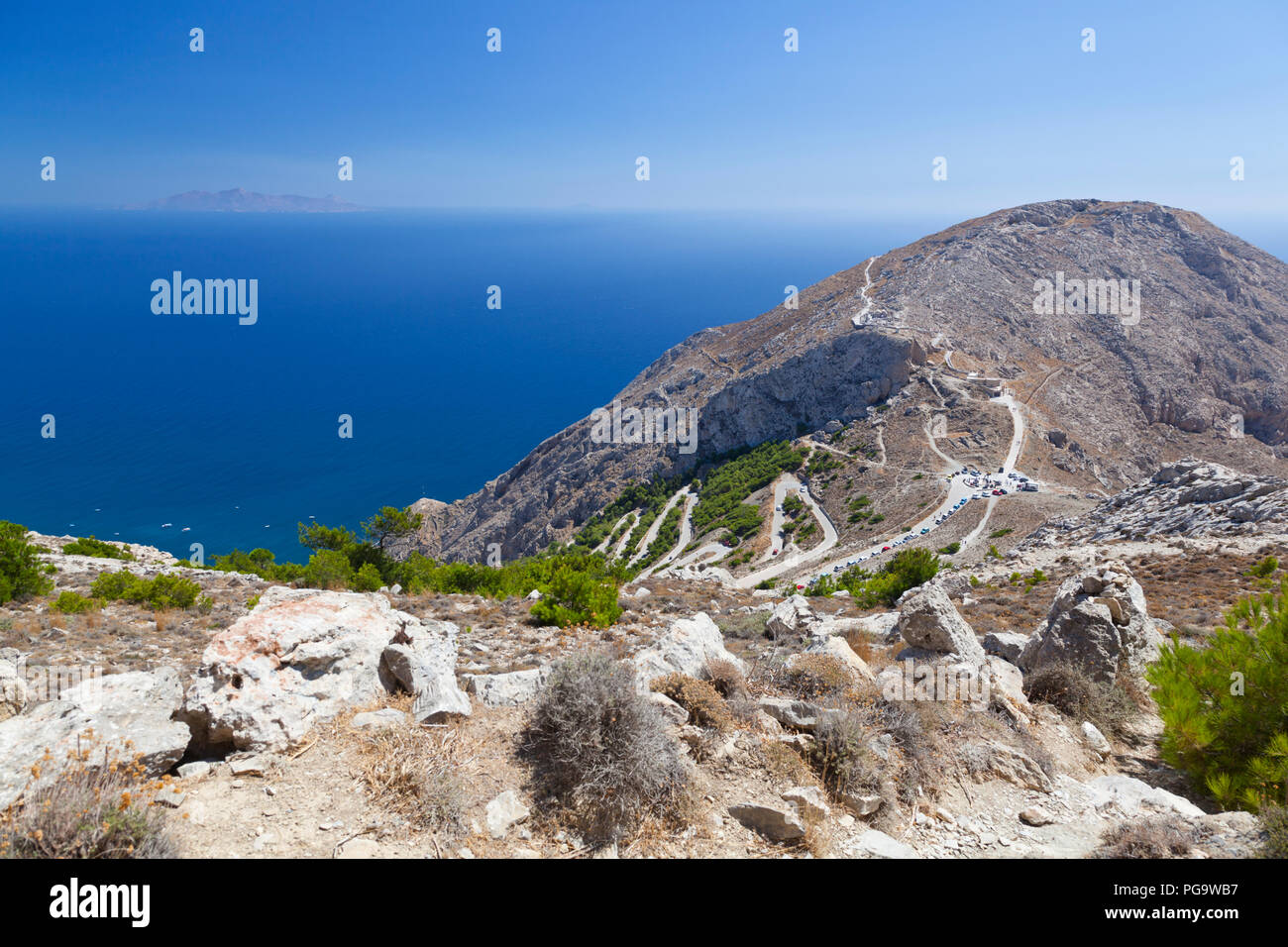 Vue depuis le milieu de l'Profitis Ilias à l'île Anafi. Banque D'Images