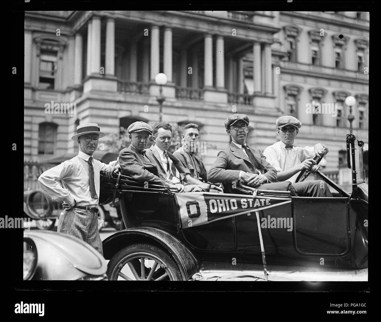 'Automobile' en face de l'état de l'Ohio d'État, de la guerre et de la Marine Building, Washington, D.C. Banque D'Images