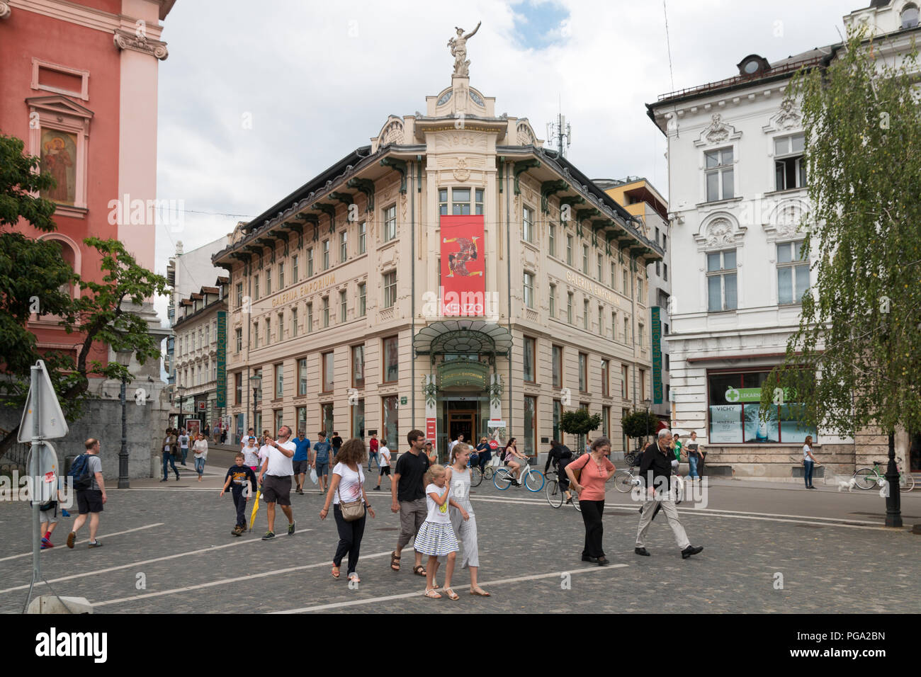 Ljubljana, Slovénie - 23 juillet 2018 : Avis de Preseren Square dans le centre-ville historique de Ljubljana, Slovénie. Banque D'Images