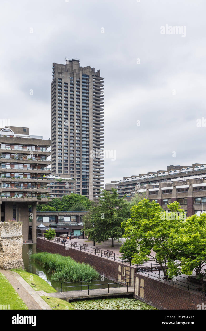 Une vue typique dans la région de barbican à Londres Banque D'Images