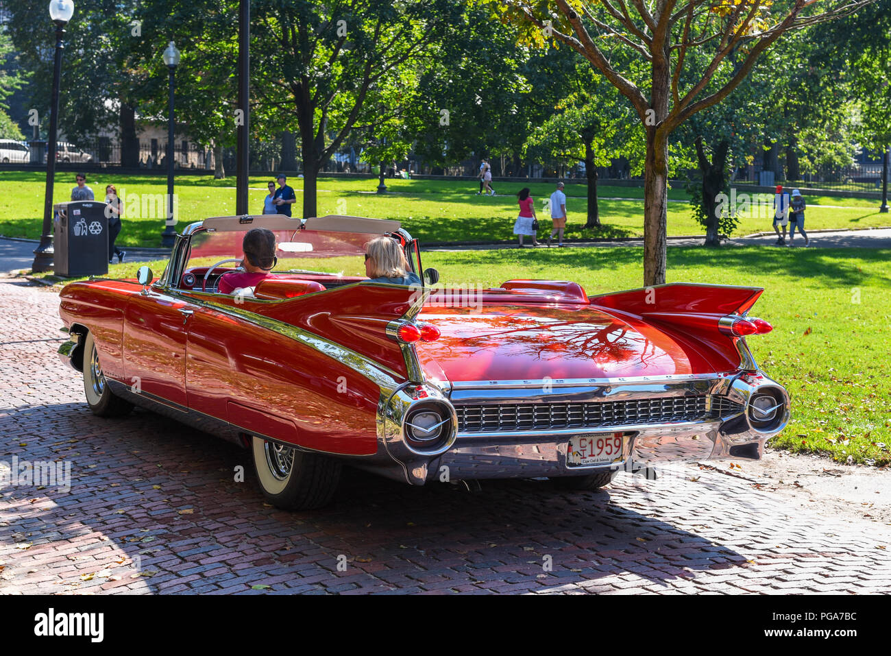 1959 Cadillac Eldorado Convertible traverse Boston Common, Boston, Massachusetts, USA Banque D'Images