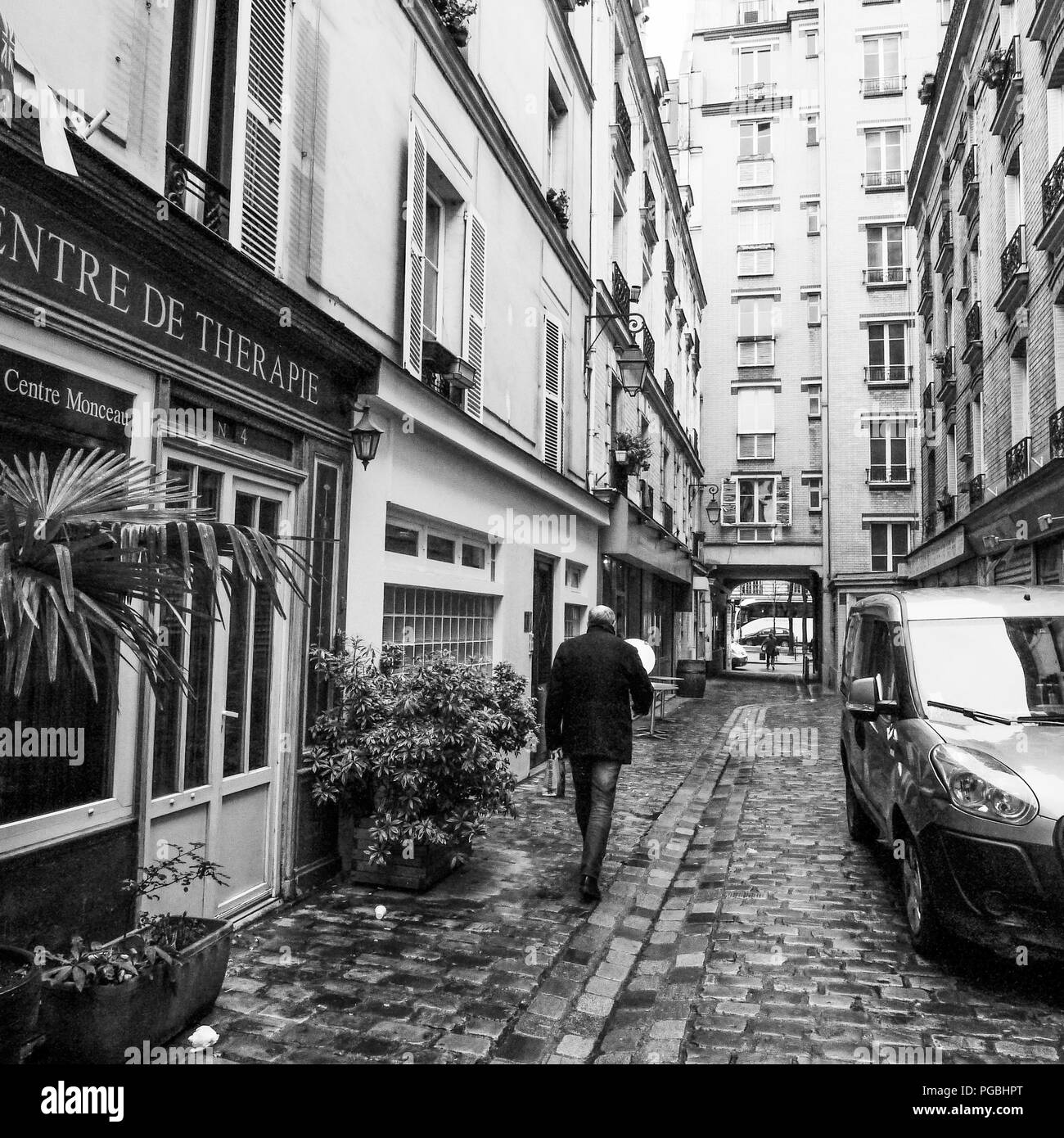 B&W vue sur place des rues de Paris en hiver, Paris, Ile-de-France, France Banque D'Images