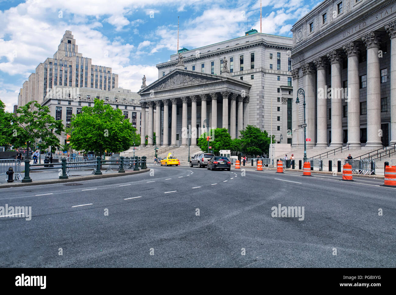 10 juin 2017. New York City, New York. La rue en face de l'état fédéral de New York et les bâtiments des tribunaux dans le lower Manhattan New York City. Banque D'Images