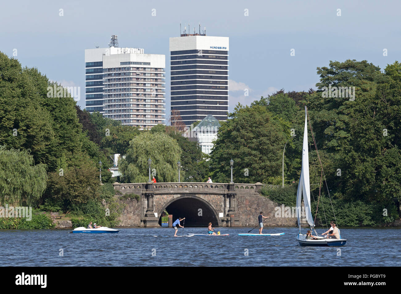 Lac Außenalster (extérieur) et de l'Alster tours Mundsburg, Hambourg, Allemagne Banque D'Images