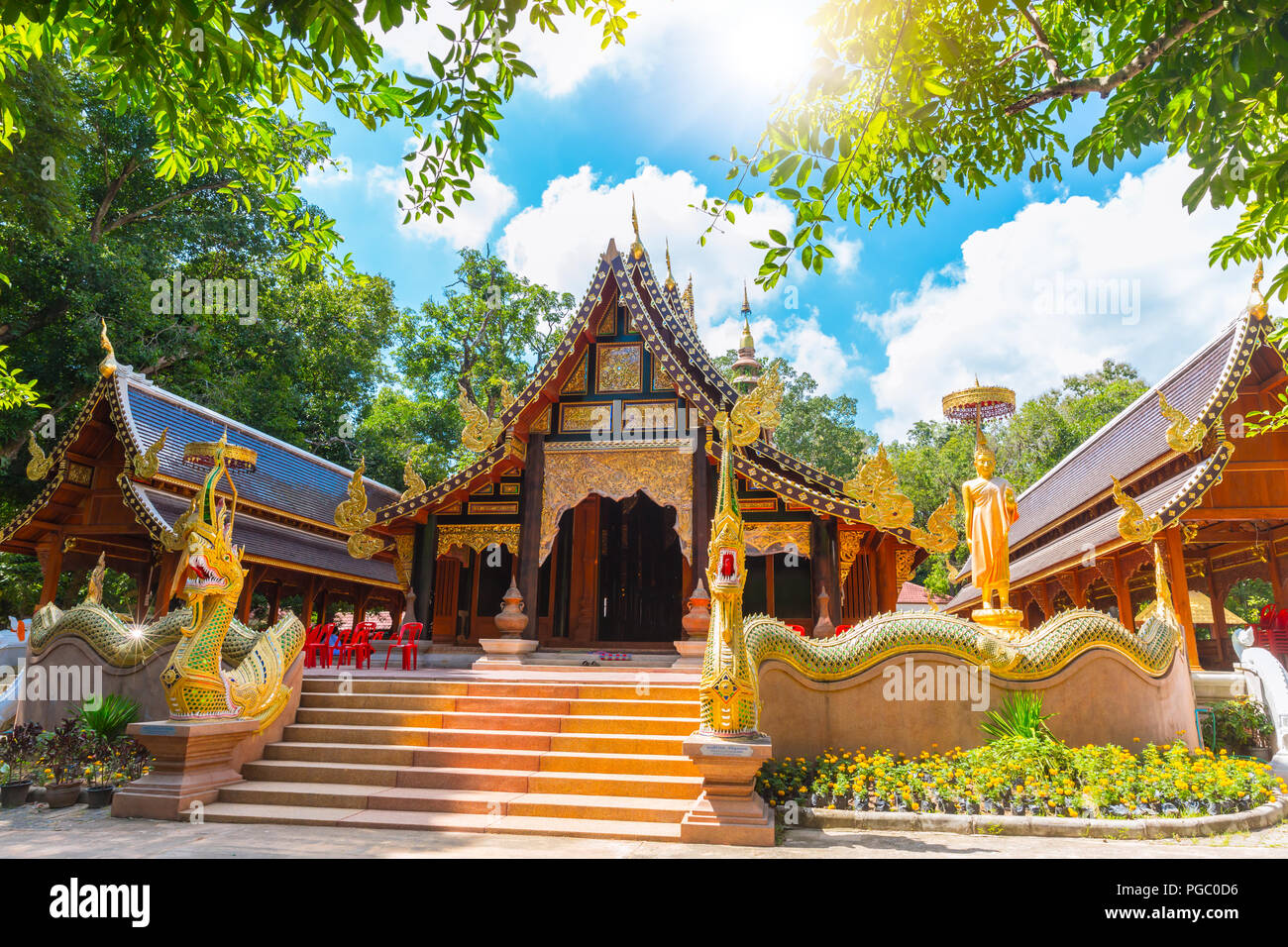 Wat rampoeng beau temple thaïlandais art et culture voyage monument à Chiang Mai Thaïlande Banque D'Images