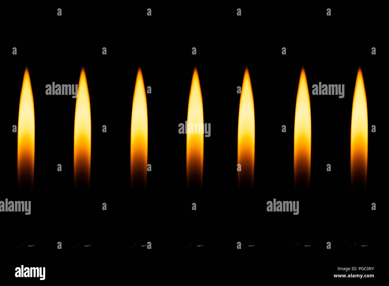 Calme feu isolé sur fond noir Banque D'Images