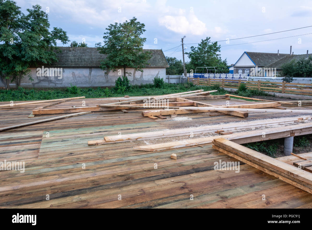 Plancher en bois brut une triangulaire-frame House Banque D'Images