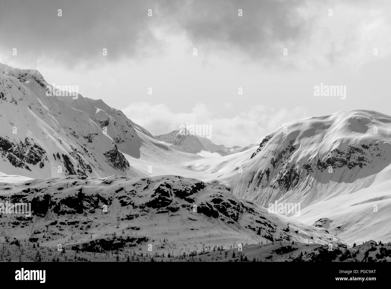 Montagnes couvertes de neige en Alaska, USA. Banque D'Images