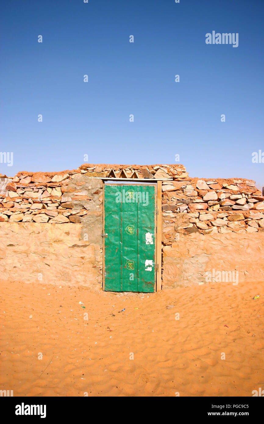 Porte dans la ville de désert de Chinguetti, Mauritanie Banque D'Images